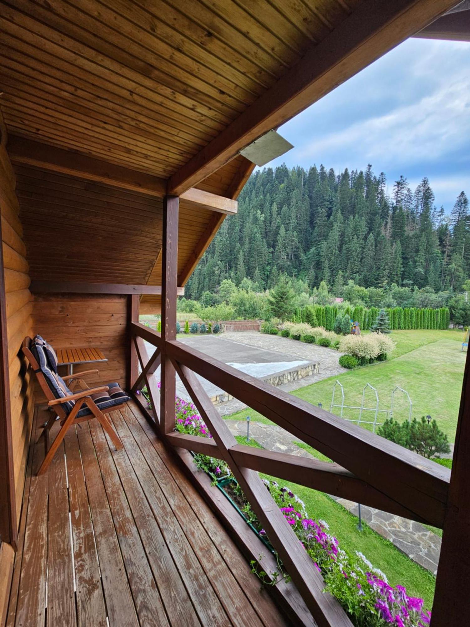 Guesthouse Kolo Druziv Tatariv Buitenkant foto