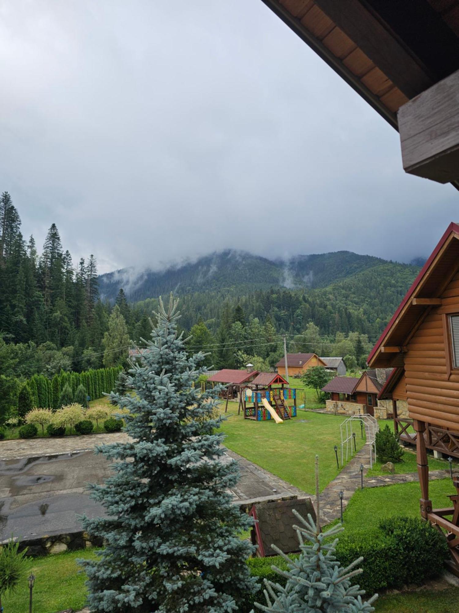 Guesthouse Kolo Druziv Tatariv Buitenkant foto