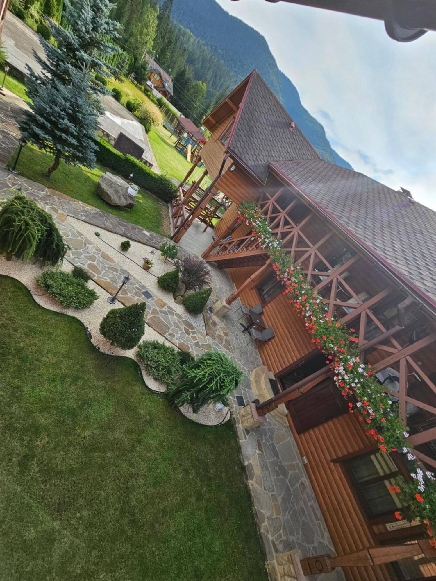 Guesthouse Kolo Druziv Tatariv Buitenkant foto