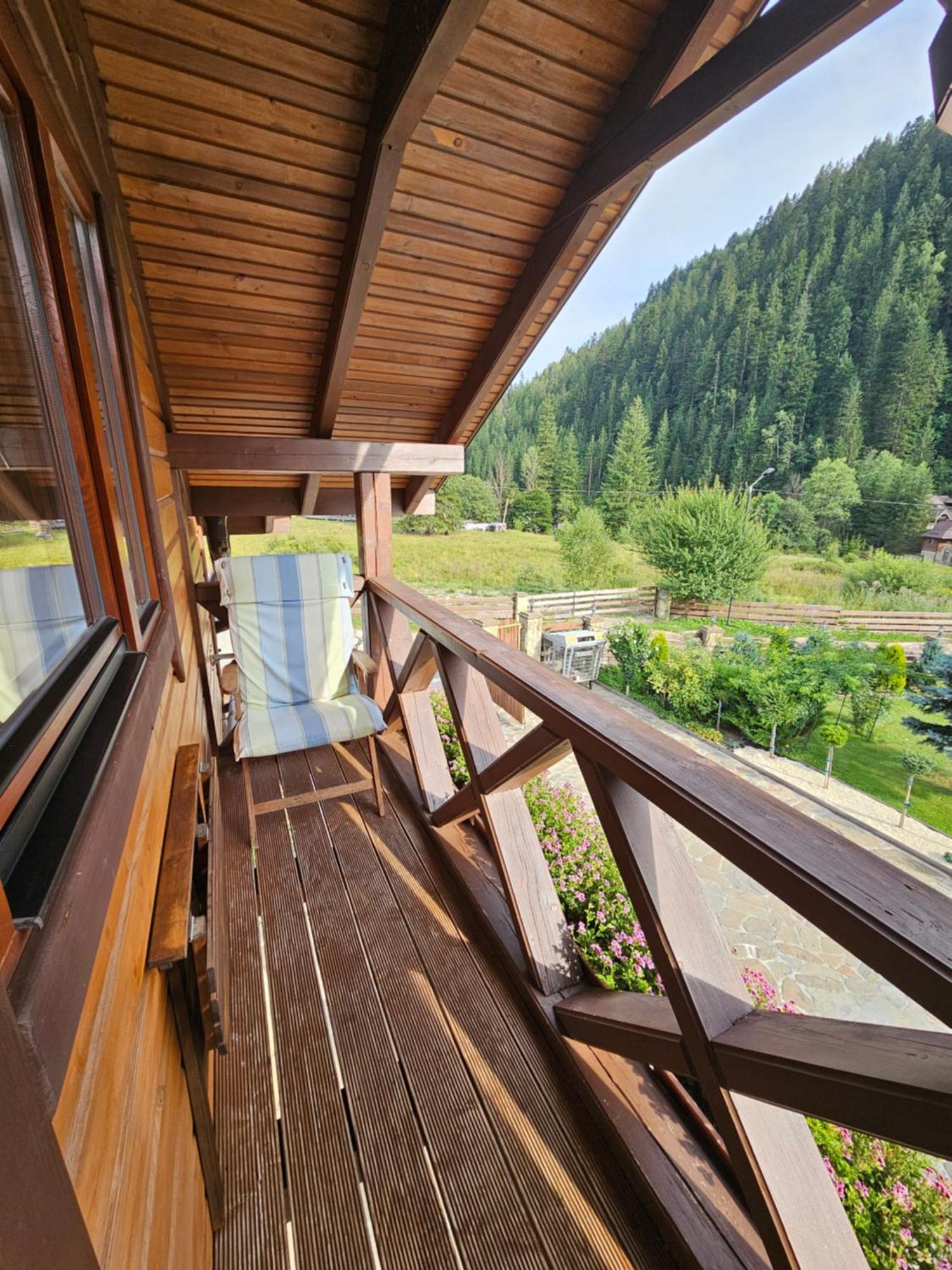 Guesthouse Kolo Druziv Tatariv Buitenkant foto